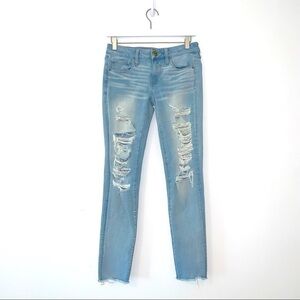 American Eagle AEO Distressed Skinny Jeans in light wash size 4